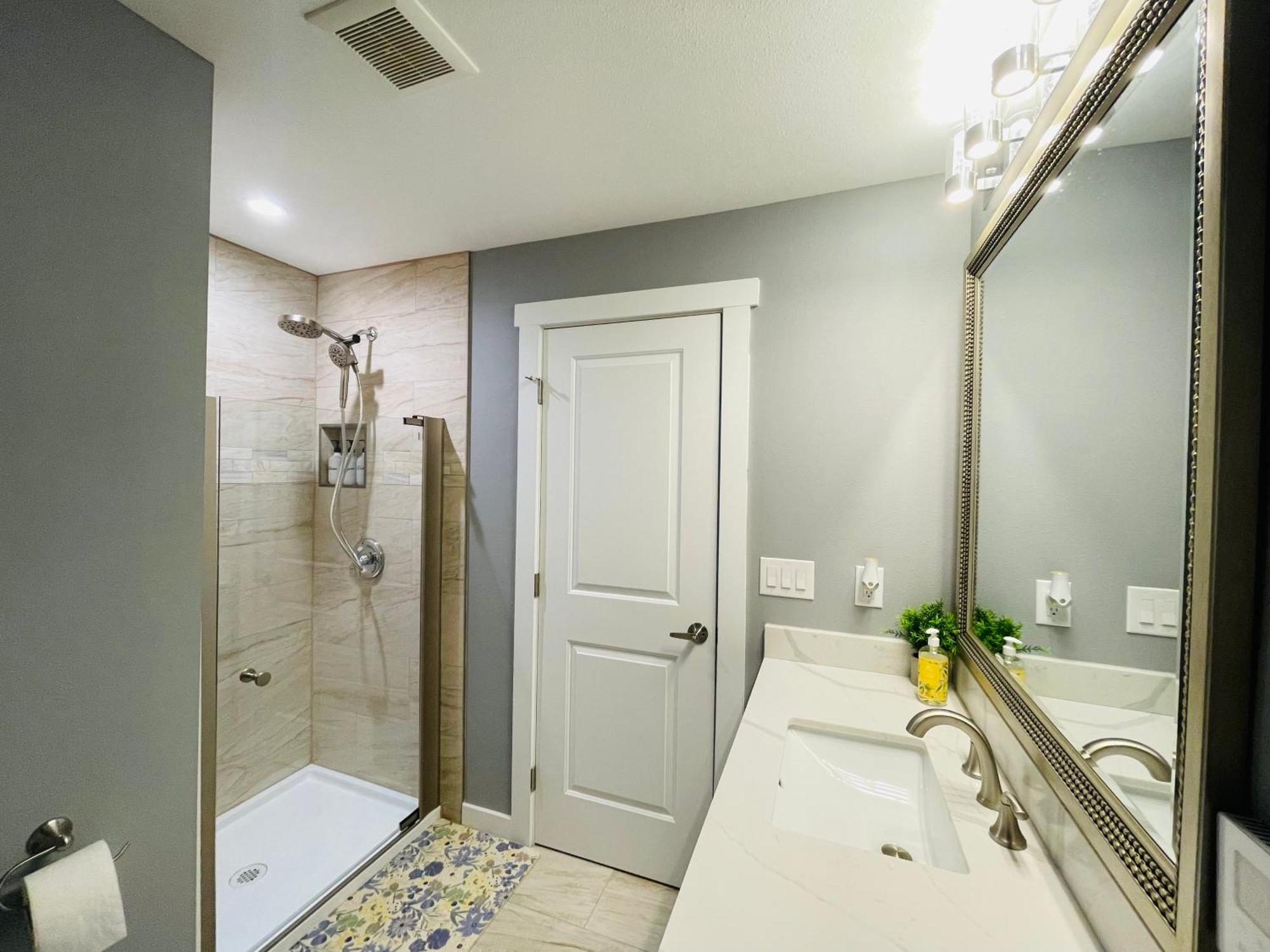 Green Lake 1St Line Home A With Central Air Conditioners ซีแอตเทิล ภายนอก รูปภาพ